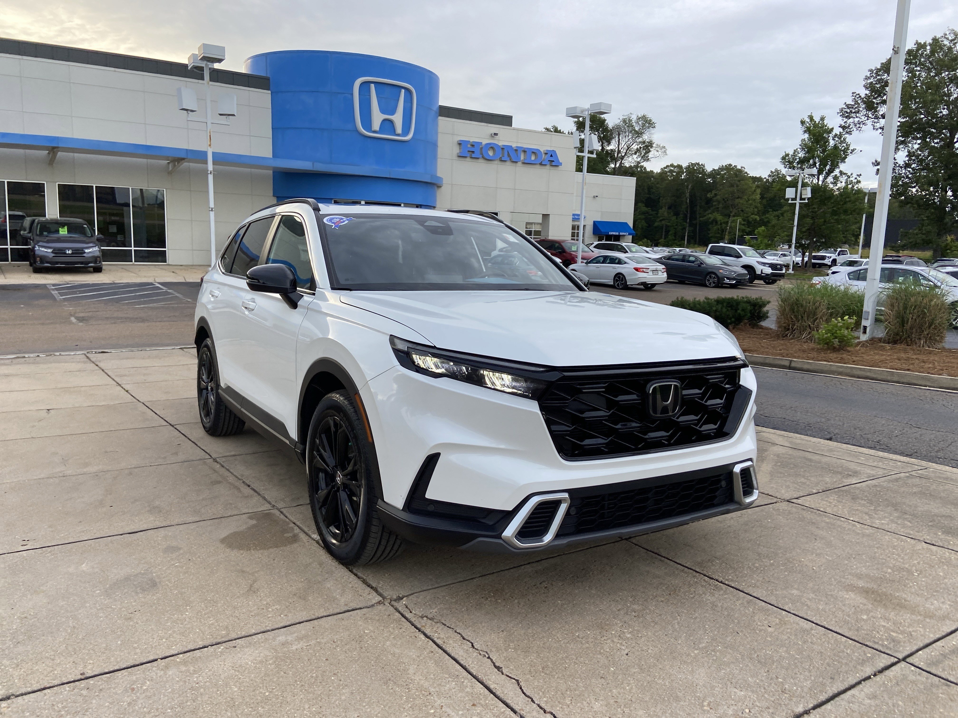 Used 2024 Platinum White Pearl Honda Sport Touring image 2