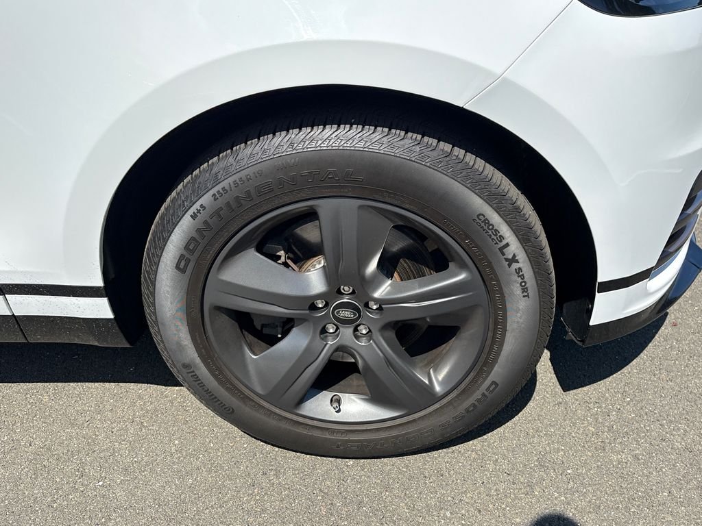 Certified Used 2023 White Land Rover R-Dynamic S image 7