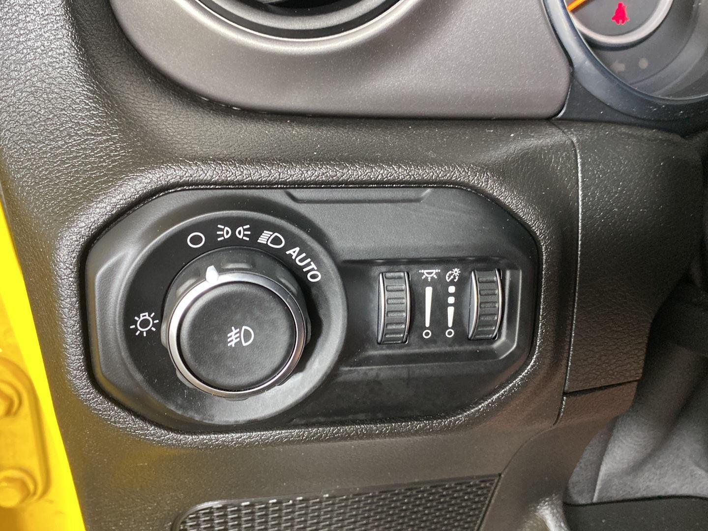 Used 2019 Hellayella Clearcoat Jeep Sport S image 12