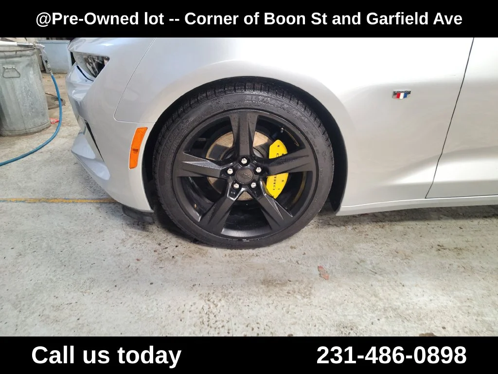 Used 2016  Chevrolet 2LT image 11
