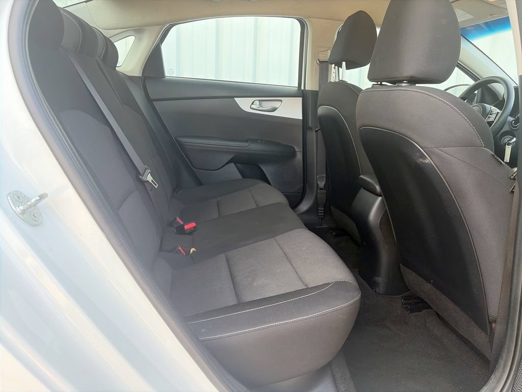 Used 2024 White Kia LXS image 27