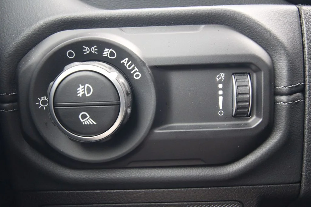 New 2026 Black Clear-Coat Exterior Paint Jeep Sahara image 25