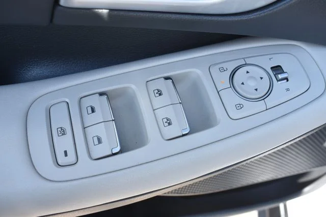 Used 2024 White Hyundai SEL image 10