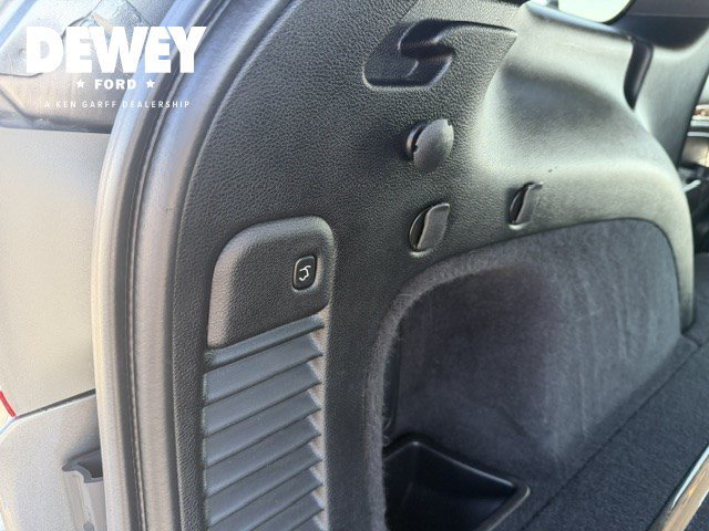 Used 2011 Mineral Gray Clearcoat Metallic Jeep Overland image 31
