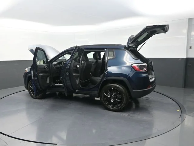 New 2026 Fathom Blue Pearl-Coat Exterior Paint Jeep Latitude image 36