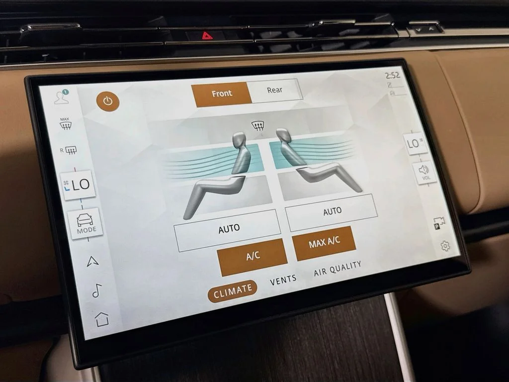 New 2026 Tourmaline Brown in Satin finish Land Rover SE image 18
