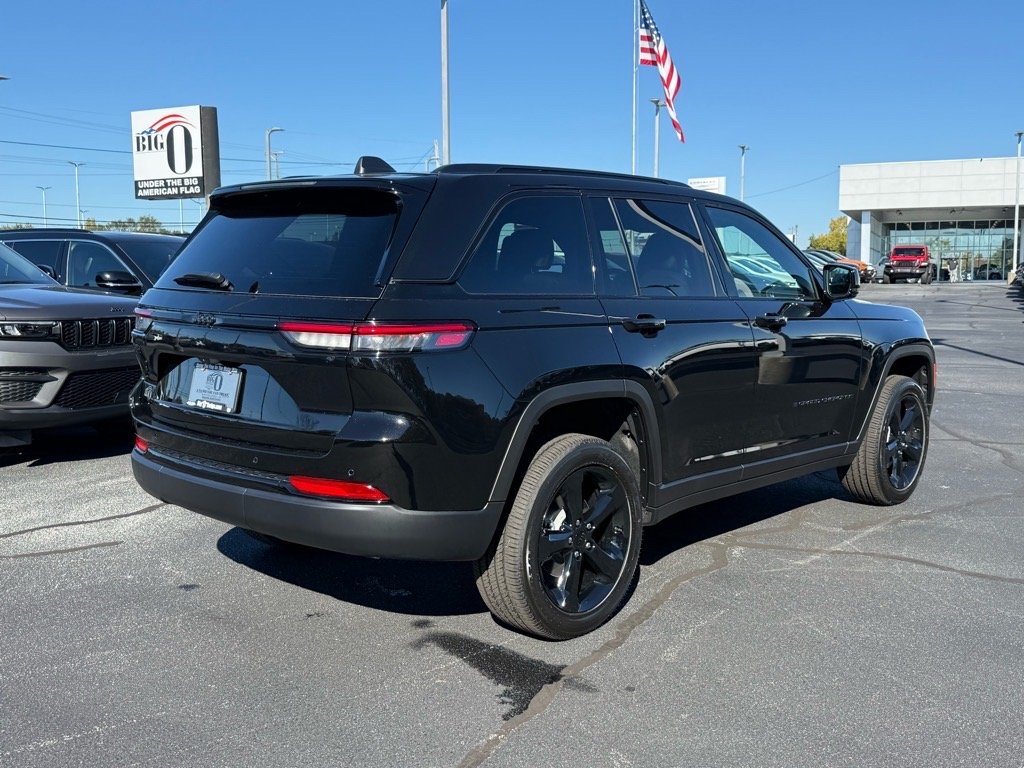 2025 Jeep Grand Cherokee Altitude photo 3