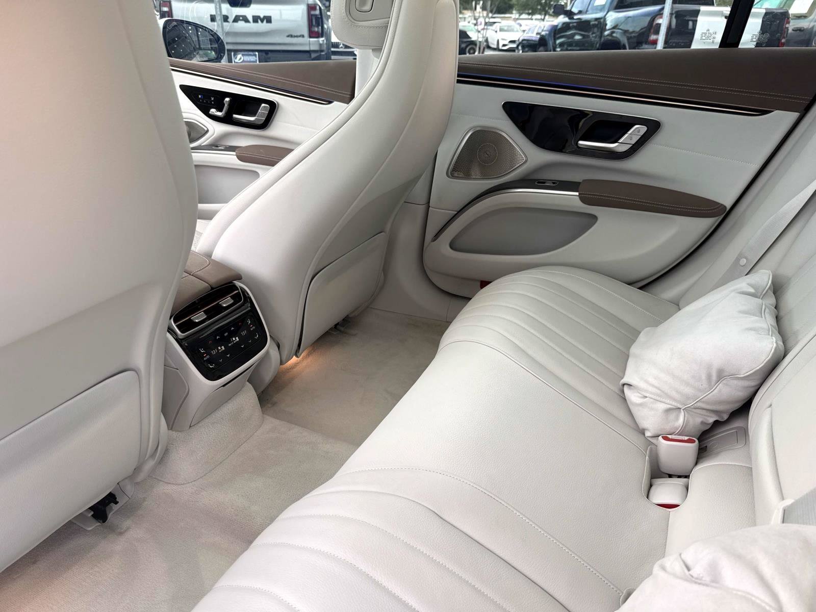 Used 2023 MANUFAKTUR Diamond White Metallic Mercedes-Benz 580 image 14