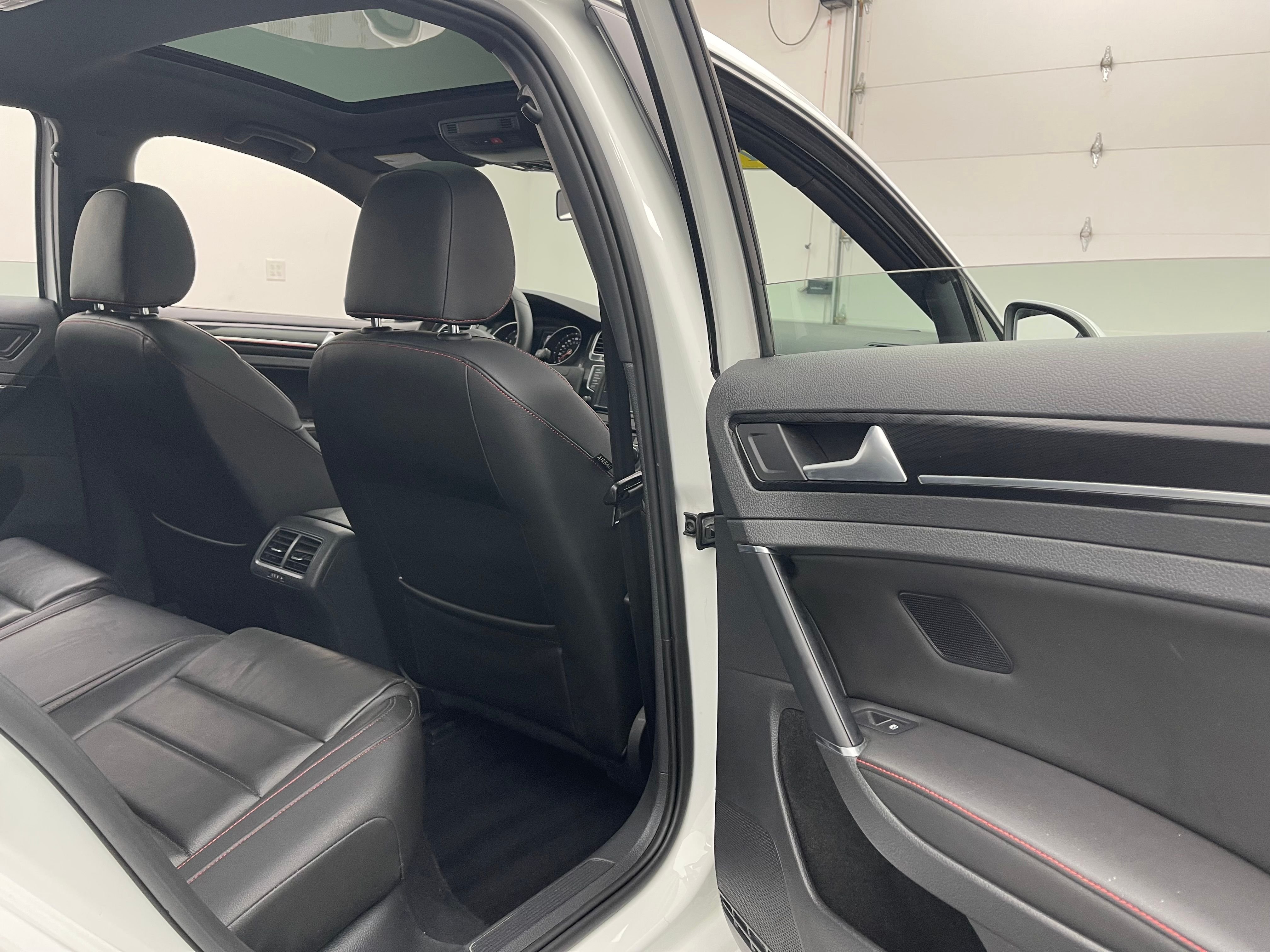 Used 2016 Pure White Volkswagen Autobahn image 34