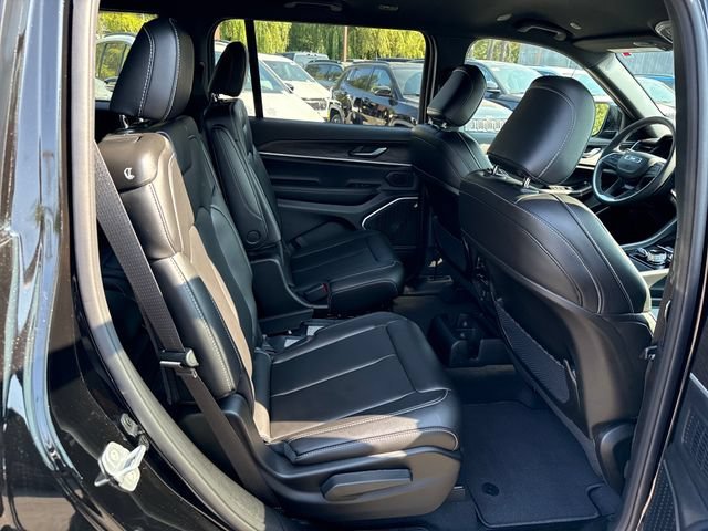 New 2026 Diamond Black Crystal Pearlcoat Jeep Limited image 10