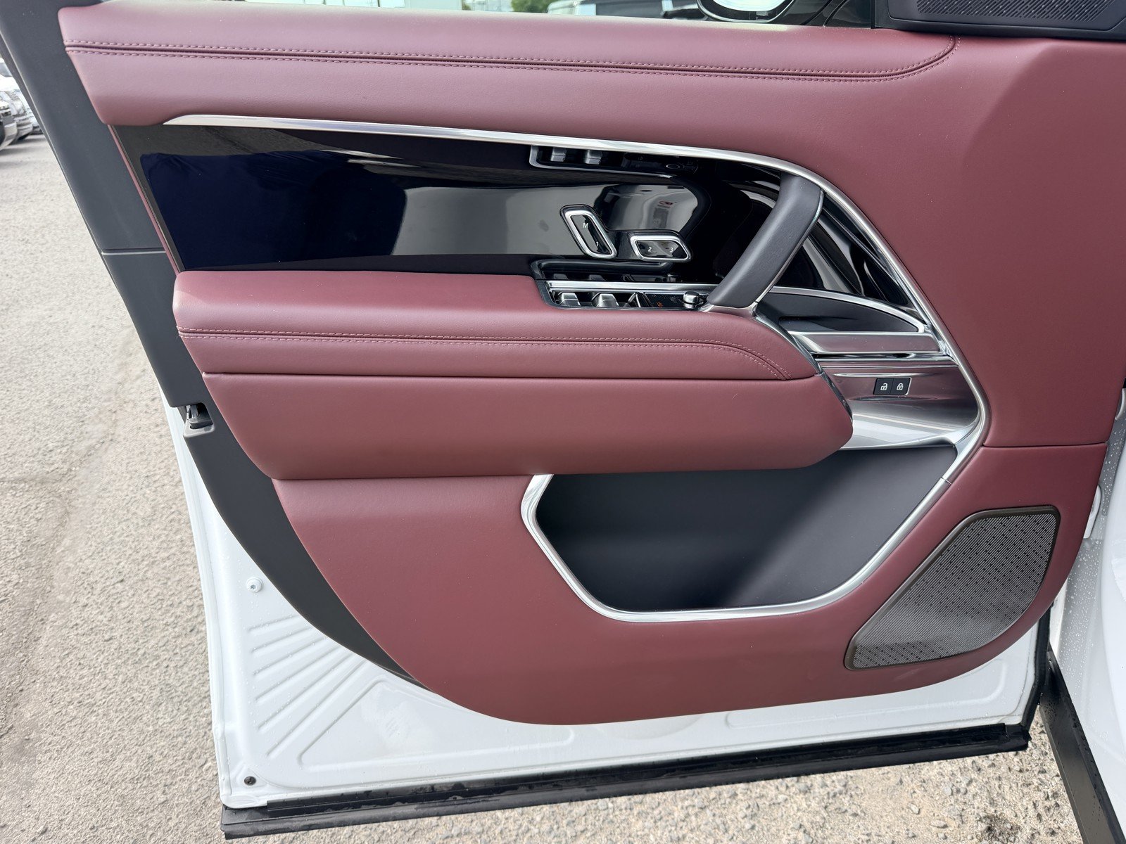 Used 2025 Fuji White Land Rover Autobiography image 16