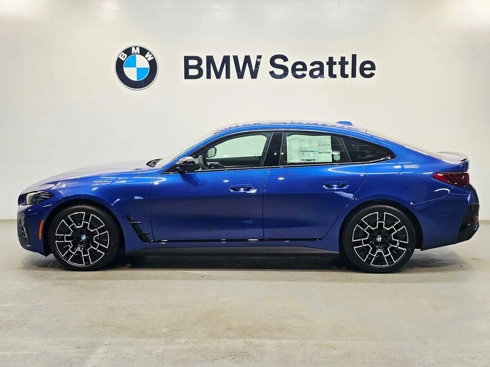 New 2026 Portimao Blue Metallic BMW xDrive40 image 3