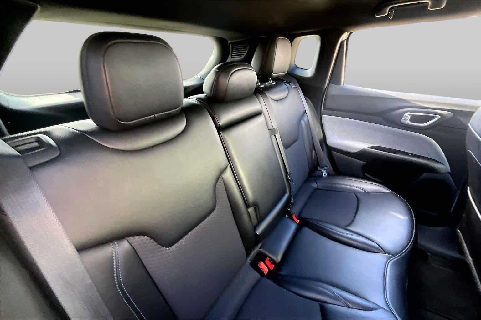 Used 2024 Bright White Clearcoat Jeep Latitude image 20