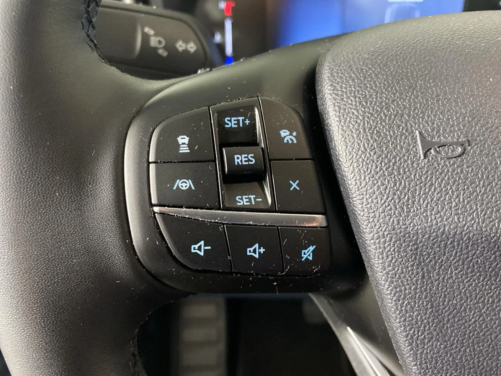 Used 2025 Azure Gray Metallic Ford LARIAT image 14