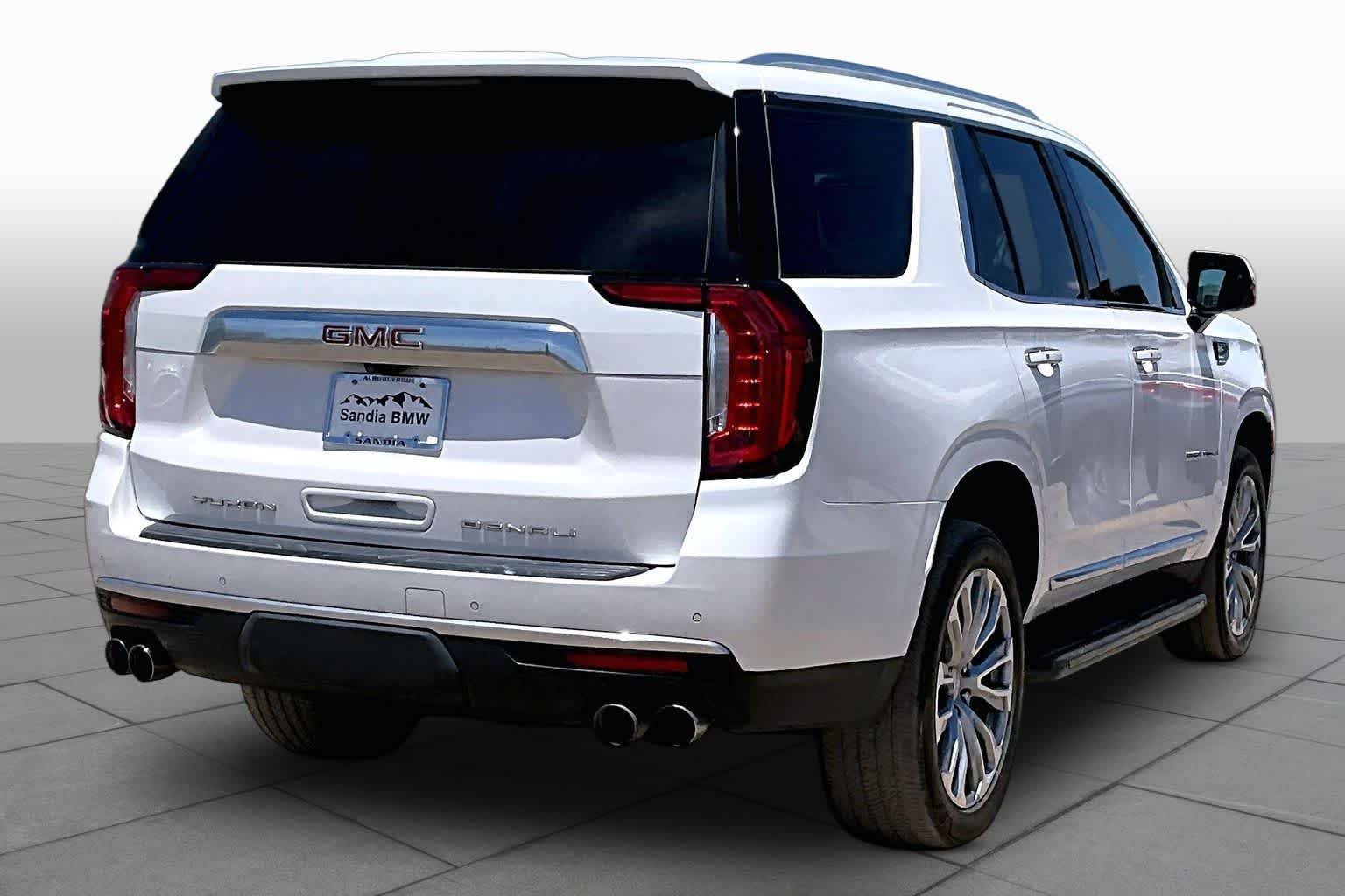 Used 2022 White Frost Tricoat GMC Denali image 10