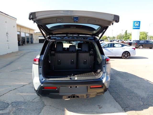 New 2026 Boulder Gray Pearl / Super Black Two-tone Nissan Rock Creek® image 35