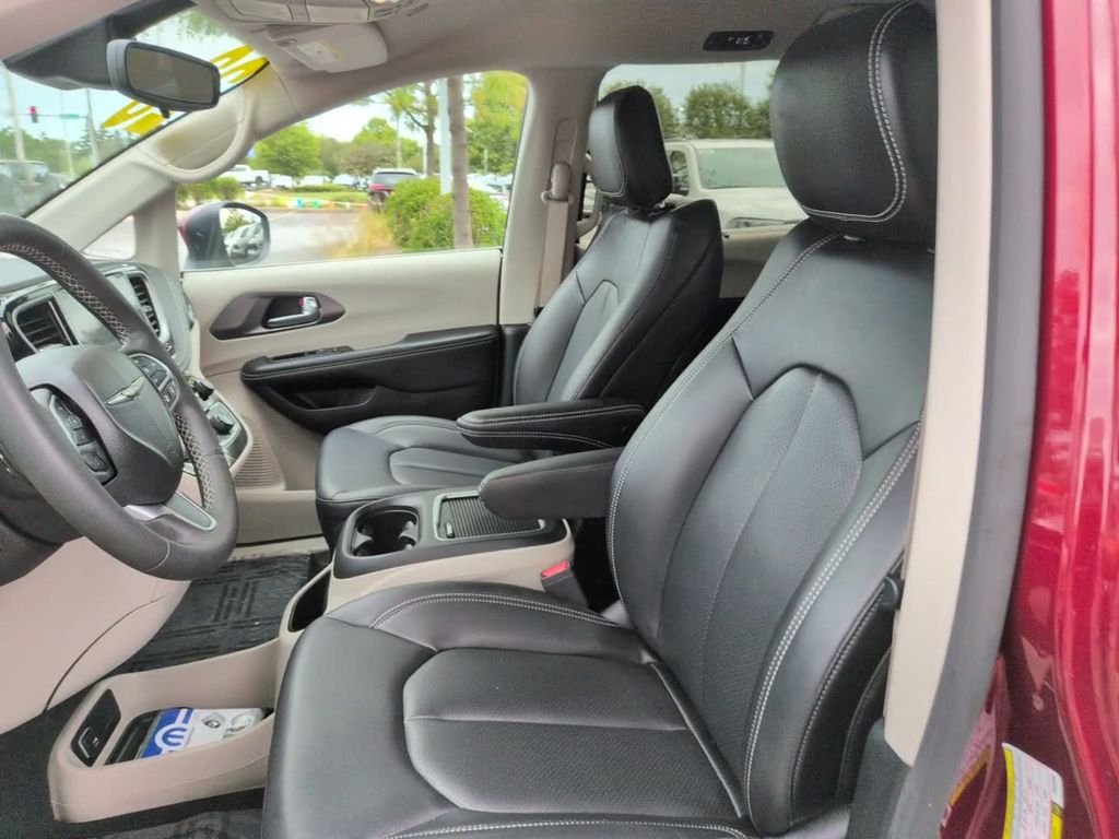 Certified Used 2023 Velvet Chrysler Touring L image 18