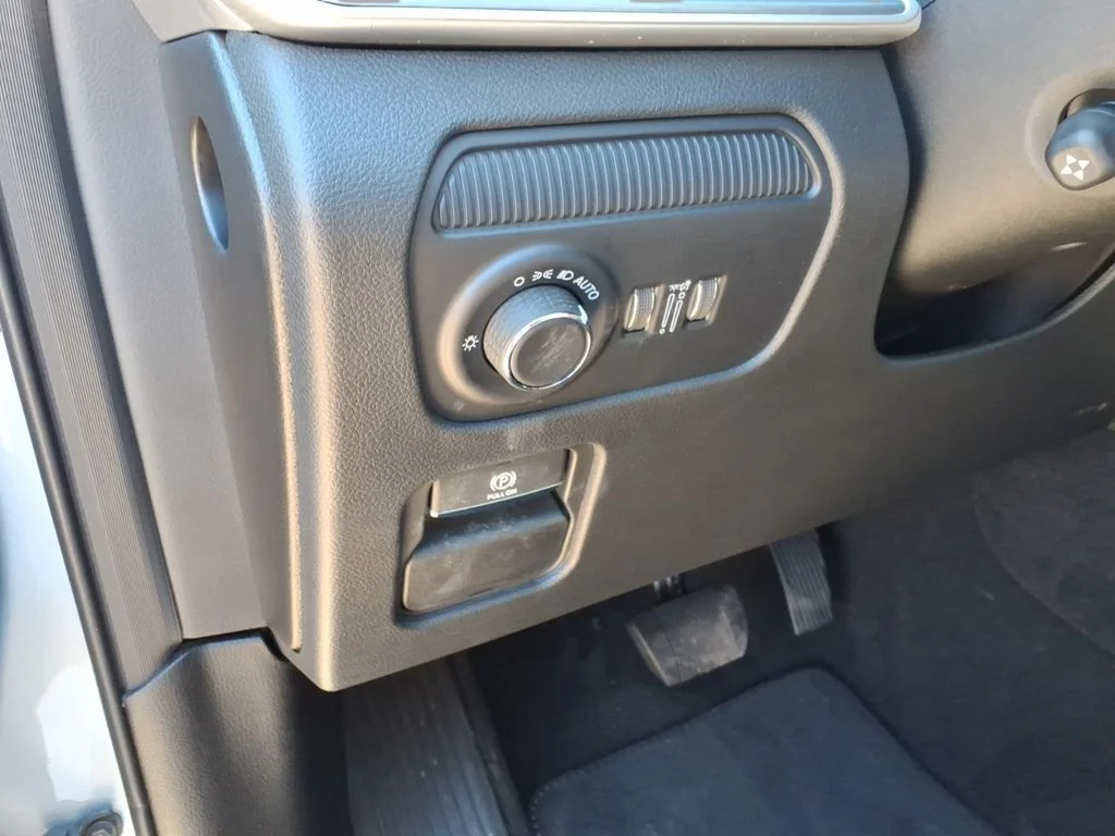 New 2026 Silver-Zynith Exterior Paint Jeep  image 16
