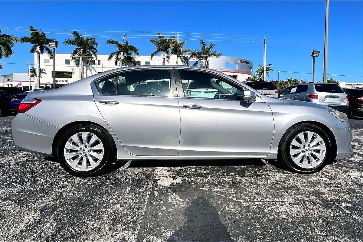 Used 2013 Silver Honda EX-L image 30