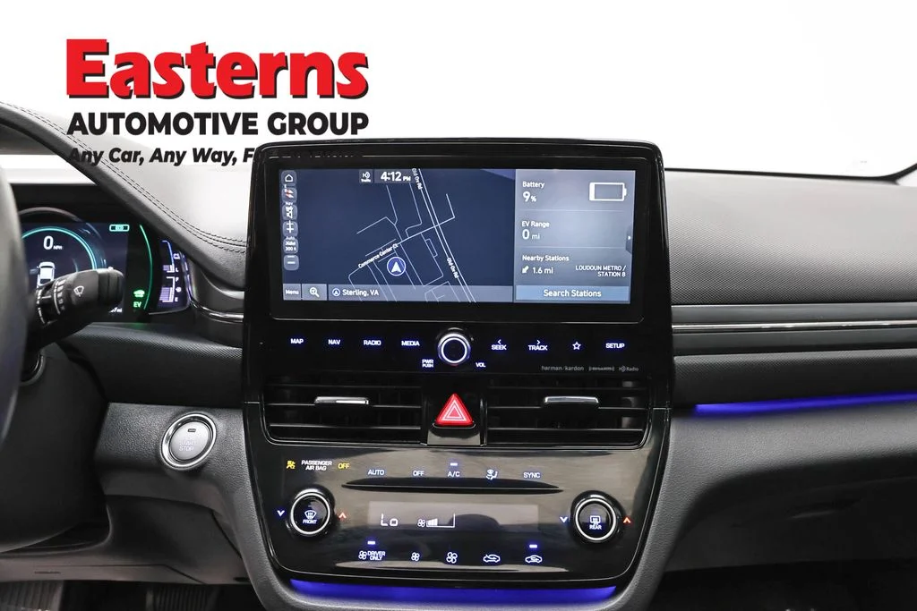 Used 2021 White Hyundai Limited image 12