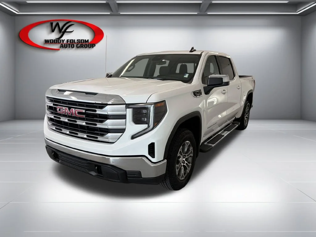 New 2026 Summit White GMC SLE image 3
