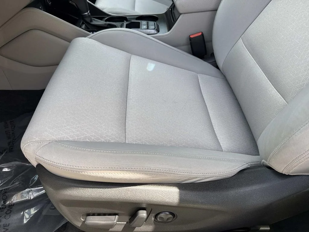 Used 2017  Hyundai Sport image 27