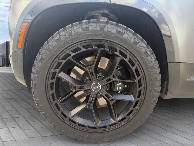 Certified Used 2024  Land Rover Carpathian Edition image 9