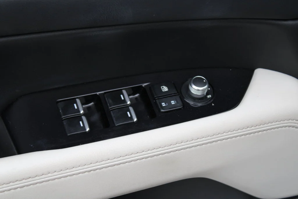 Used 2021 White Mazda Grand Touring image 32