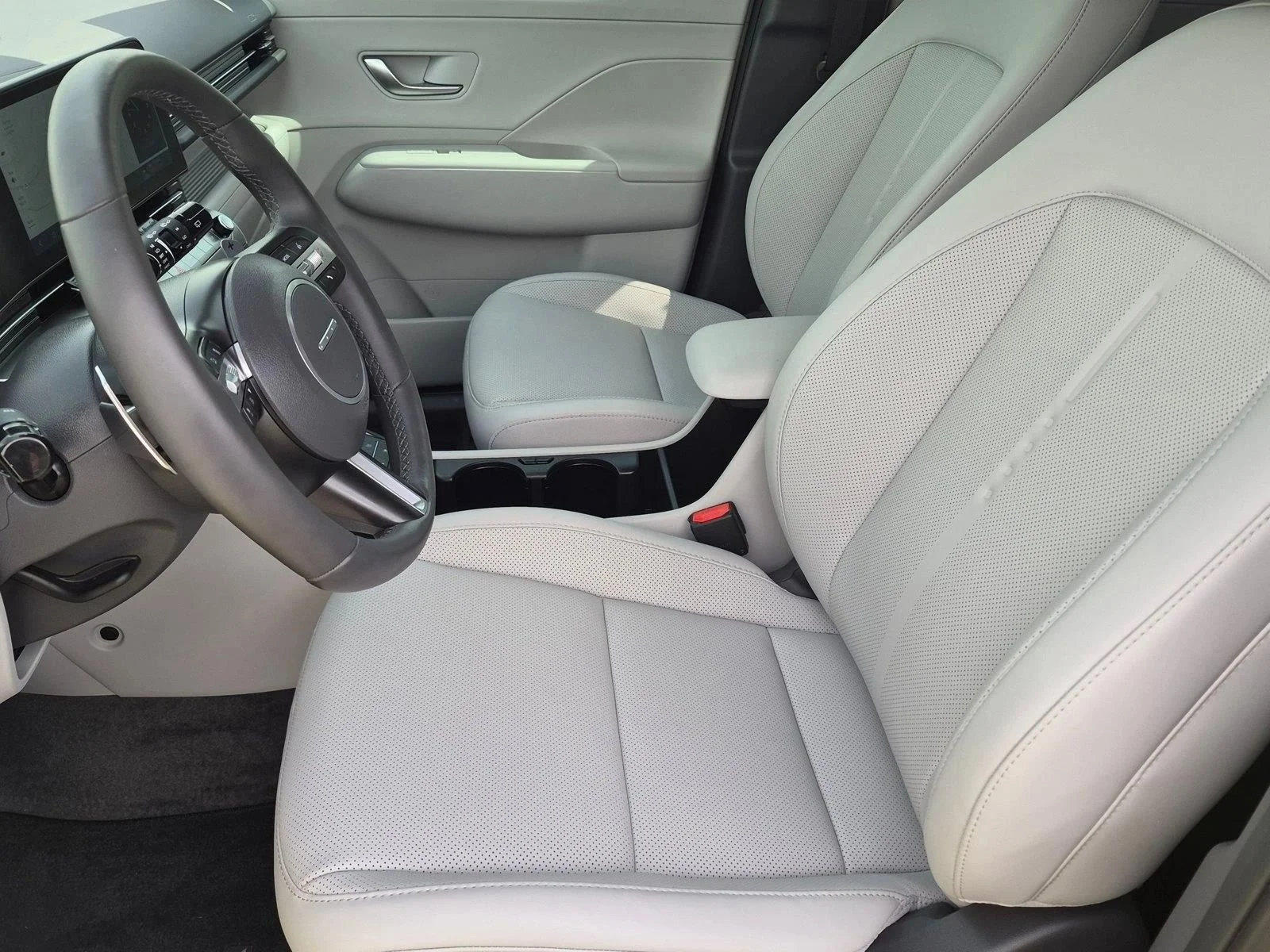 Used 2025 Neoteric Yellow Hyundai Limited image 17