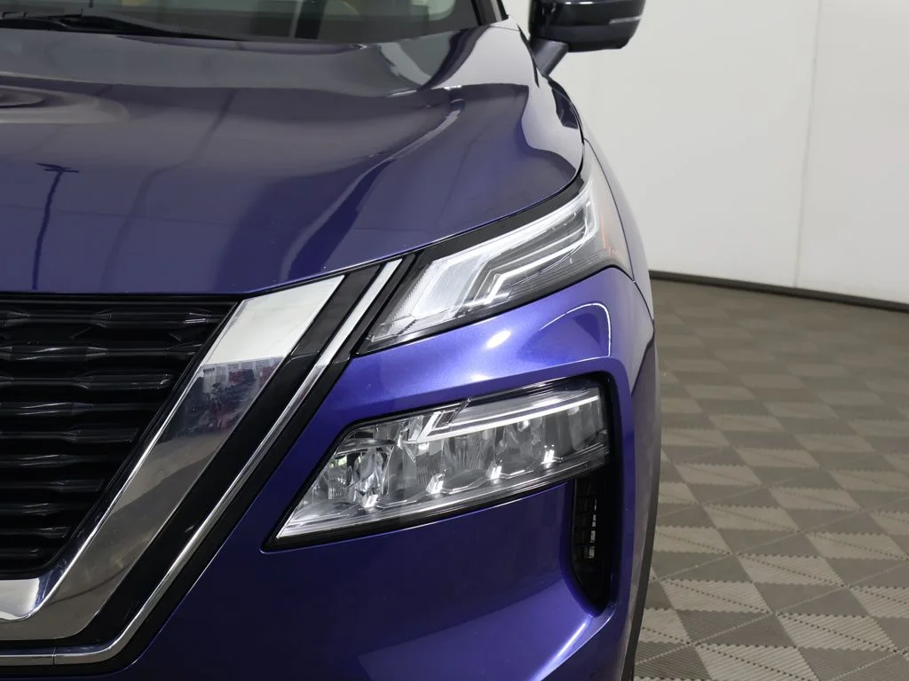 Used 2023  Nissan Platinum image 16