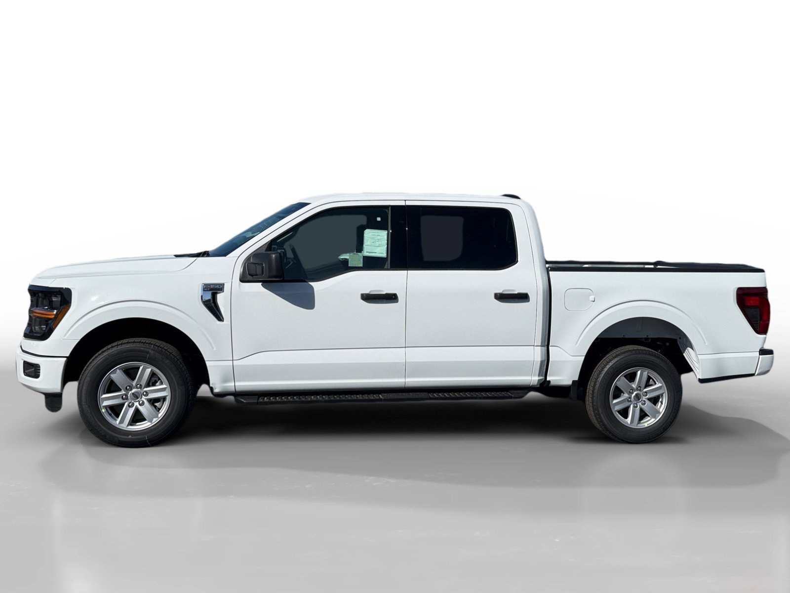 New 2026 Oxford White Ford XLT image 2