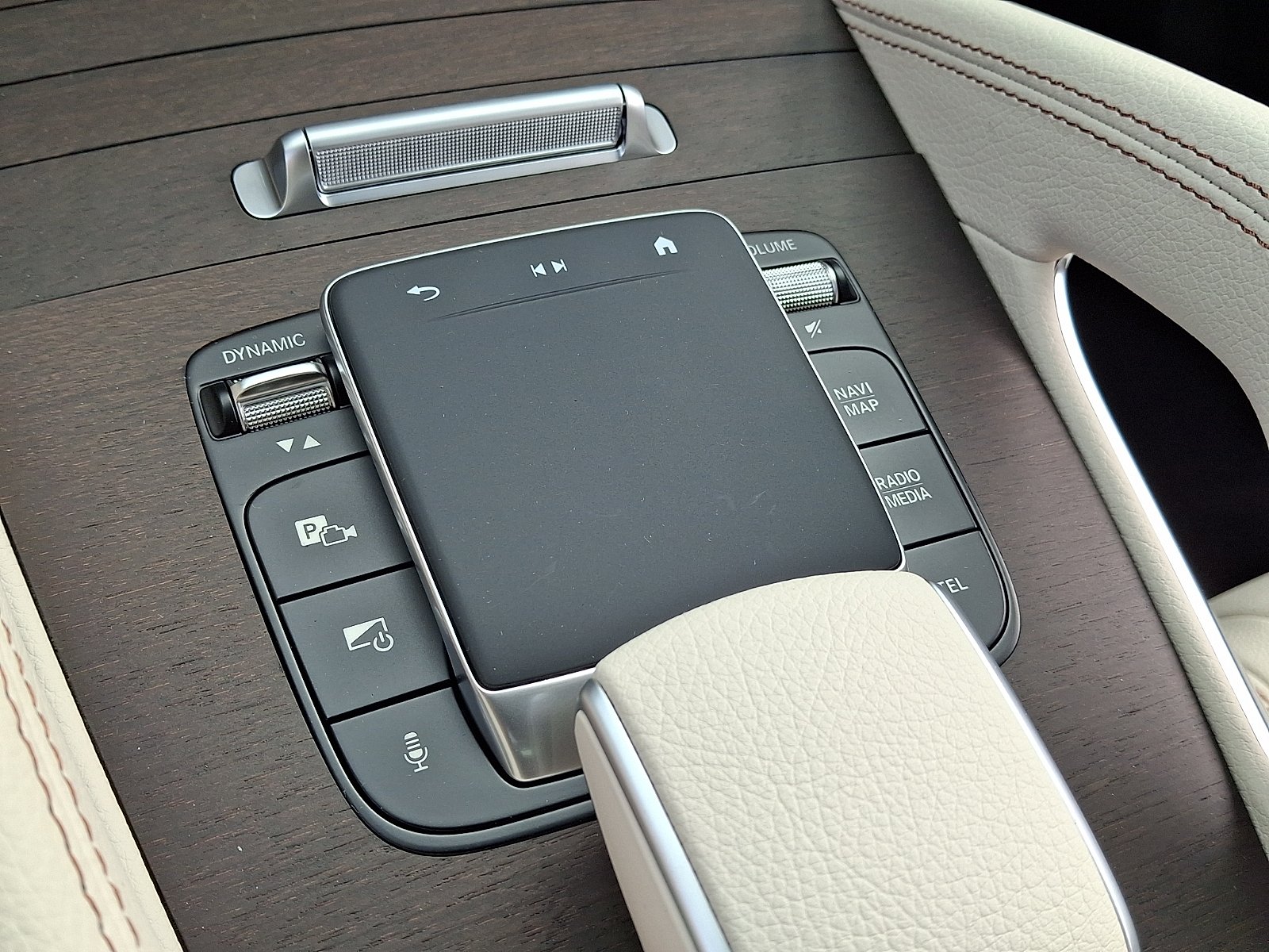 New 2027 Polar White Mercedes-Benz GLS 450 image 18