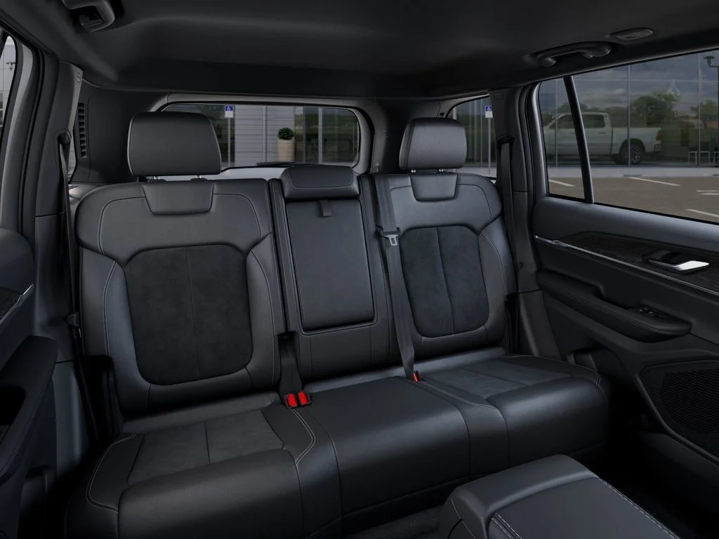 New 2026 Diamond Black Crystal Pearlcoat Jeep Altitude image 15
