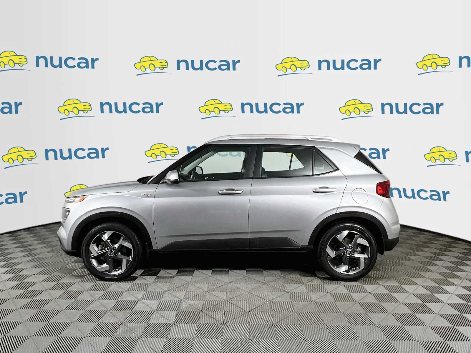 Used 2025 Shimmering Silver Hyundai SEL image 4