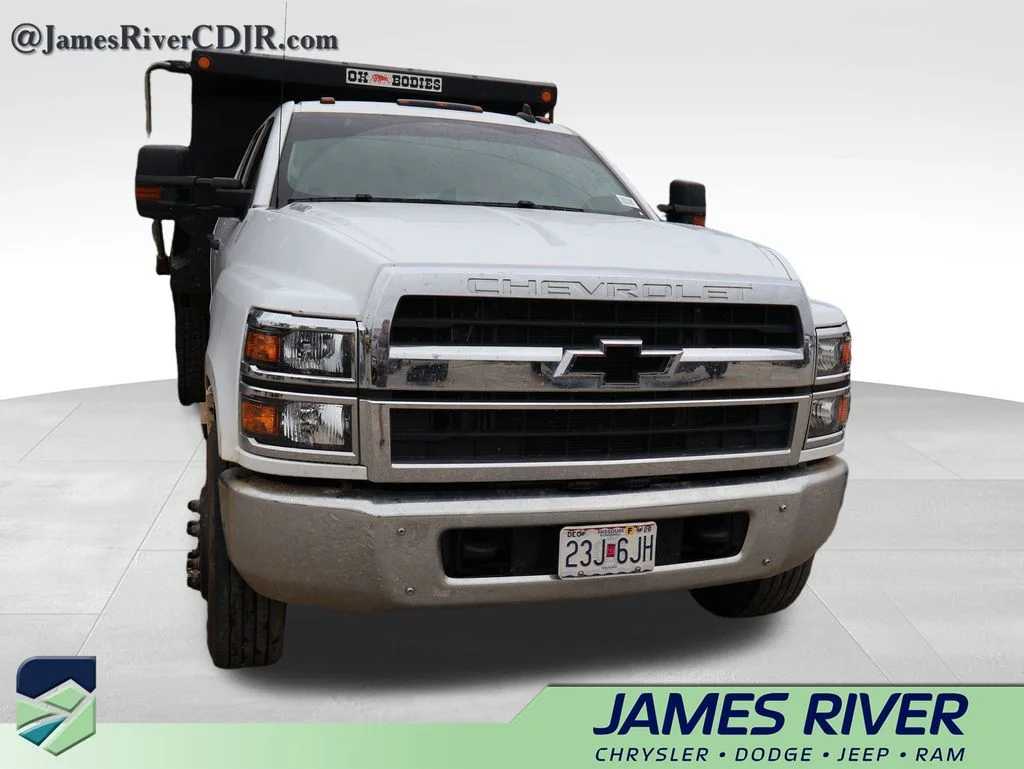 Used 2022 White Chevrolet 1WT image 10