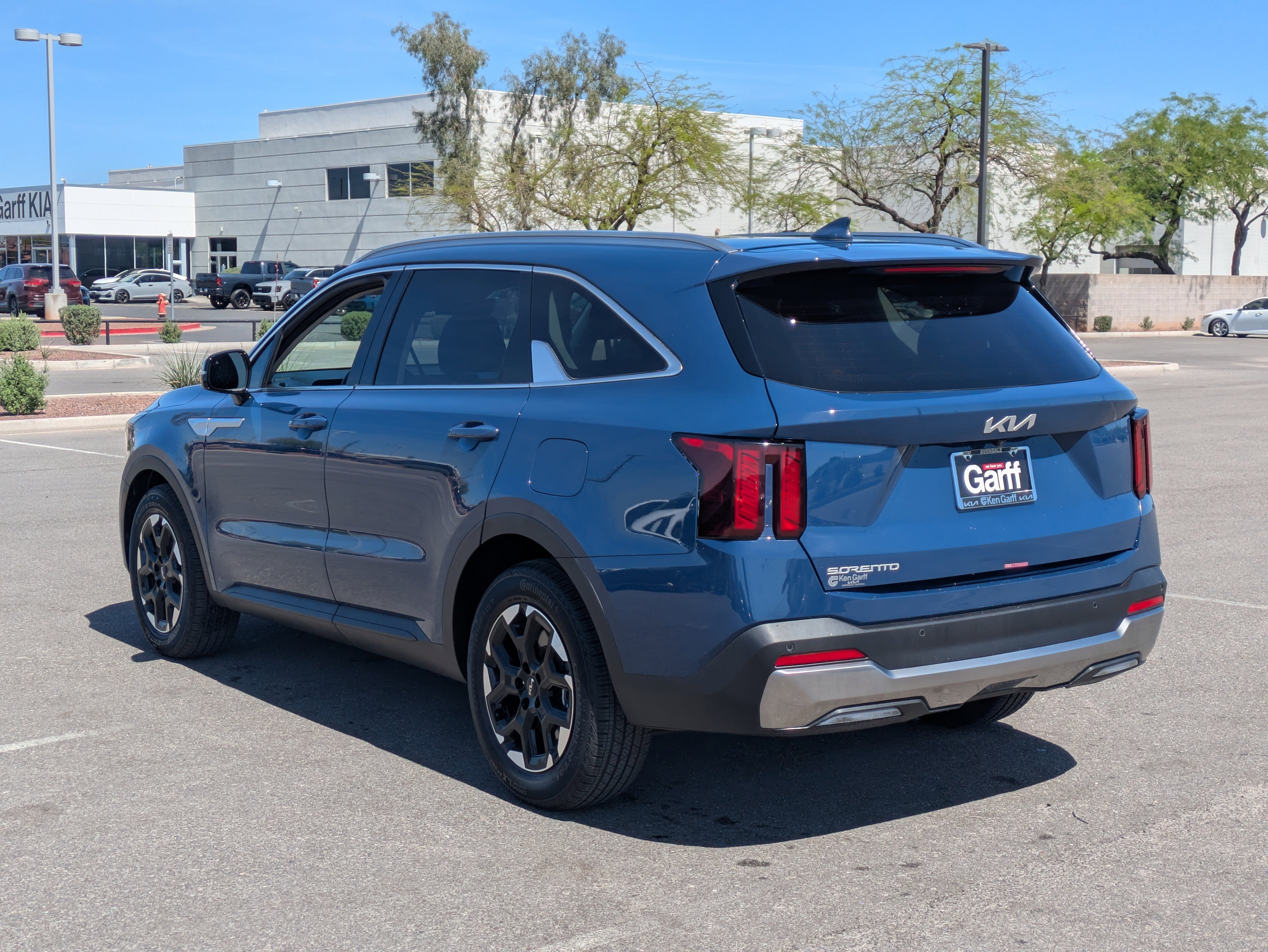 2025 Kia Sorento S - Photo 3