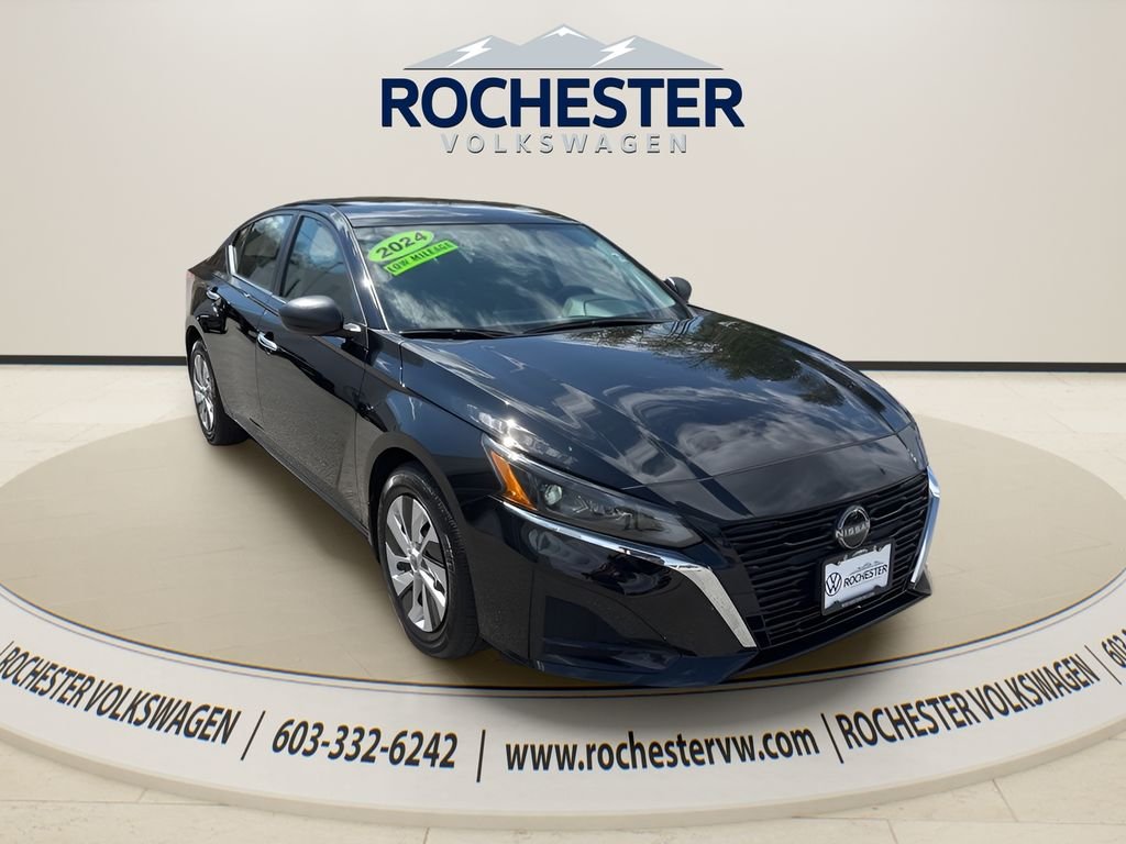 Used 2024 Super Black Nissan 2.5 S image 8