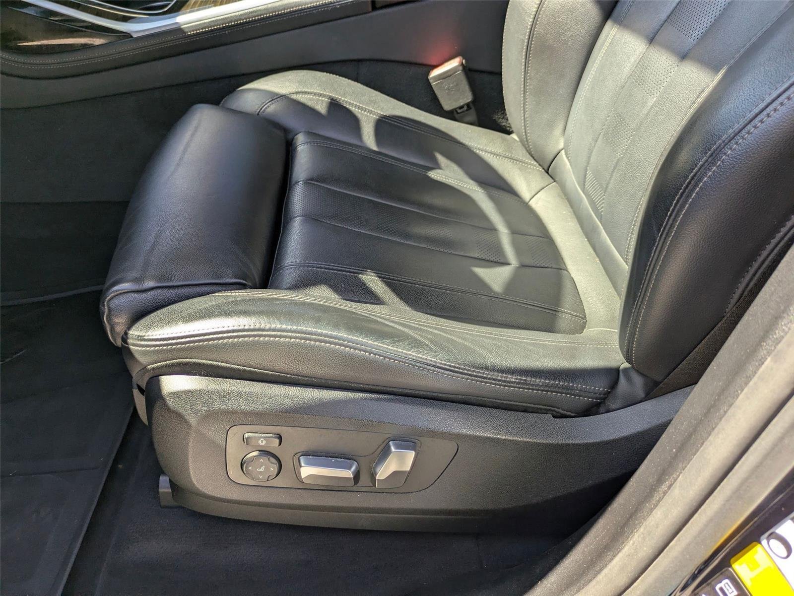 Used 2019 Phytonic Blue Metallic BMW xDrive40i image 15