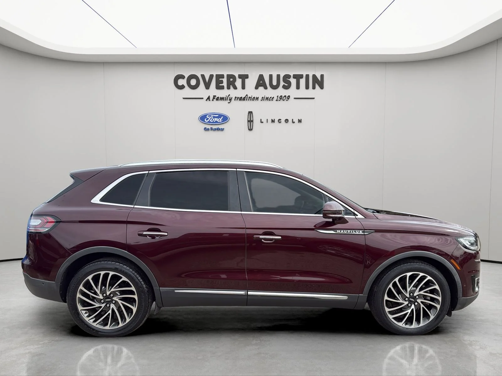 Used 2019 Red Lincoln Reserve image 6