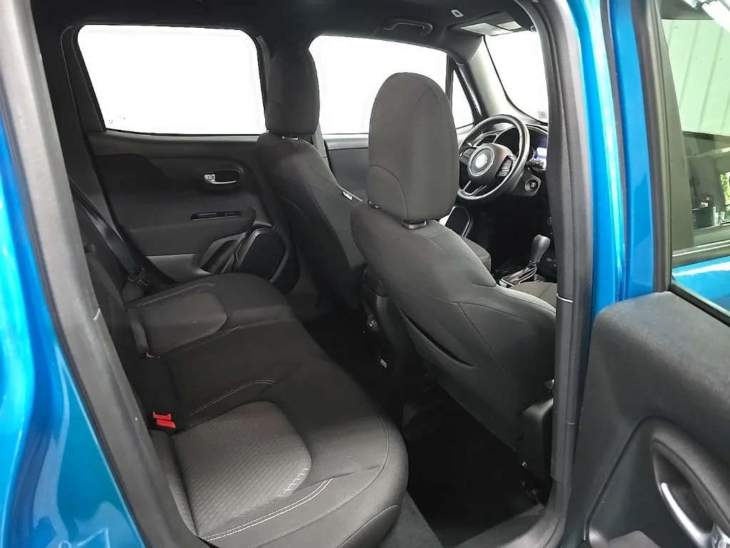 Used 2021 Bikini Metallic Clearcoat Jeep Latitude image 17