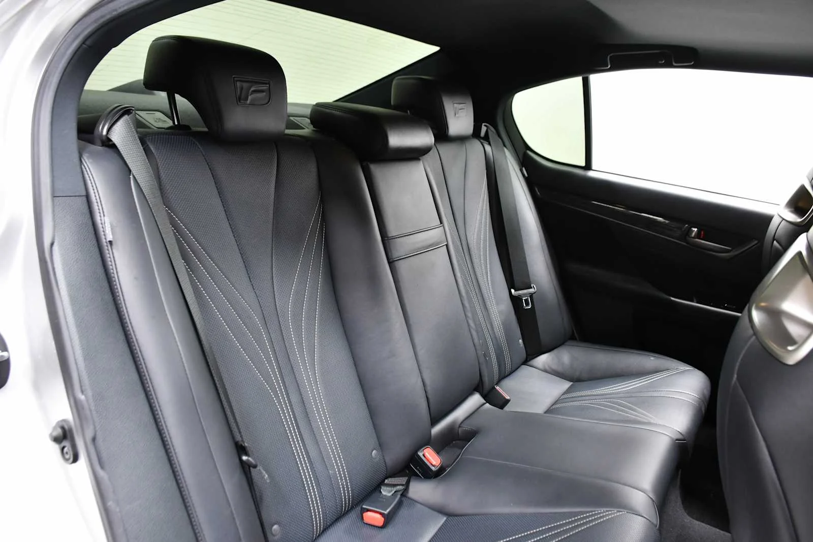 Used 2020 Liquid Platinum Lexus  image 27