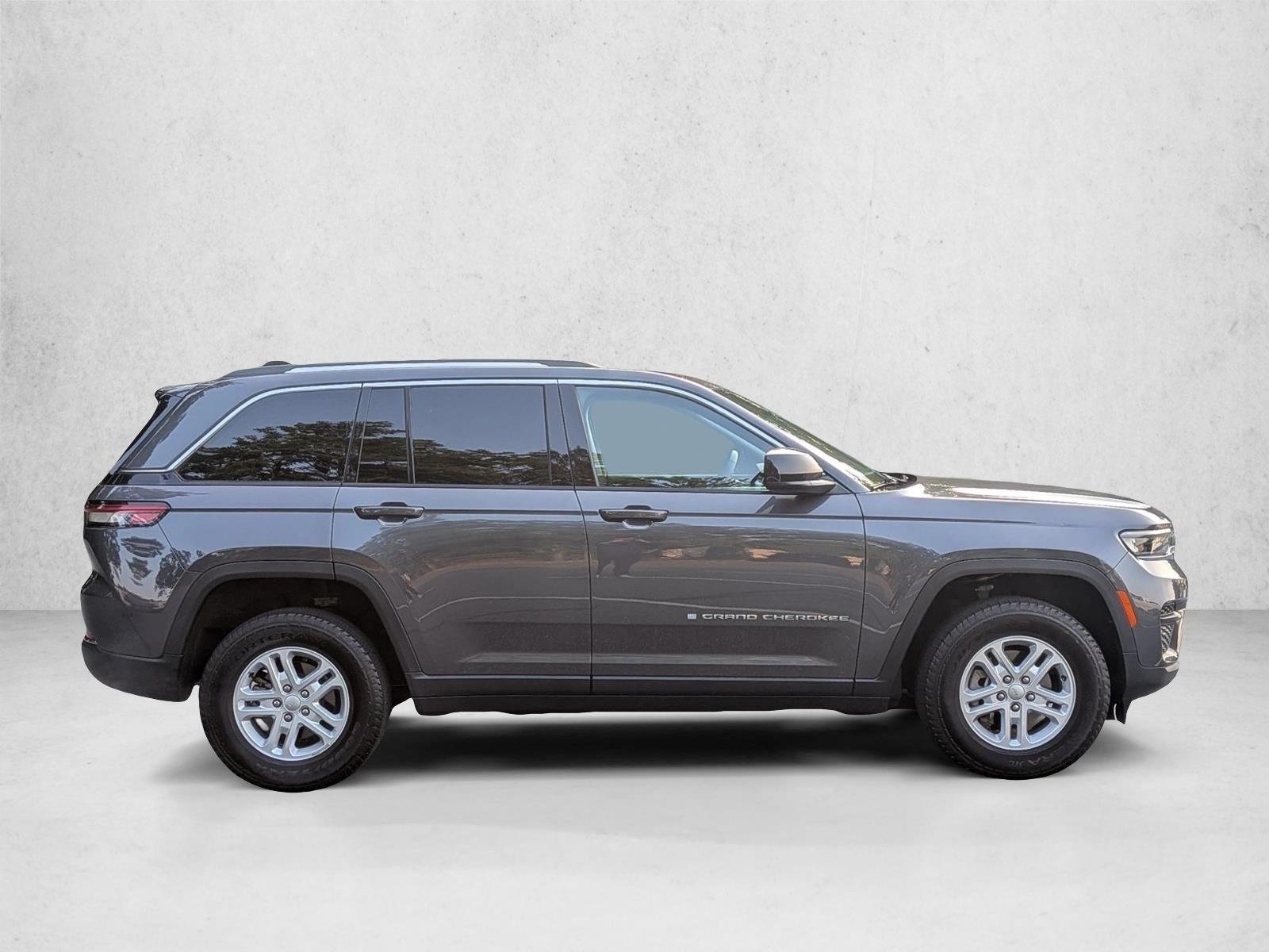 Used 2023 Baltic Gray Metallic Clearcoat Jeep Laredo image 4