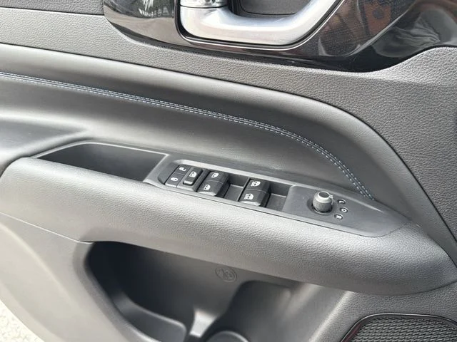 Used 2026 Red Jeep Latitude image 21