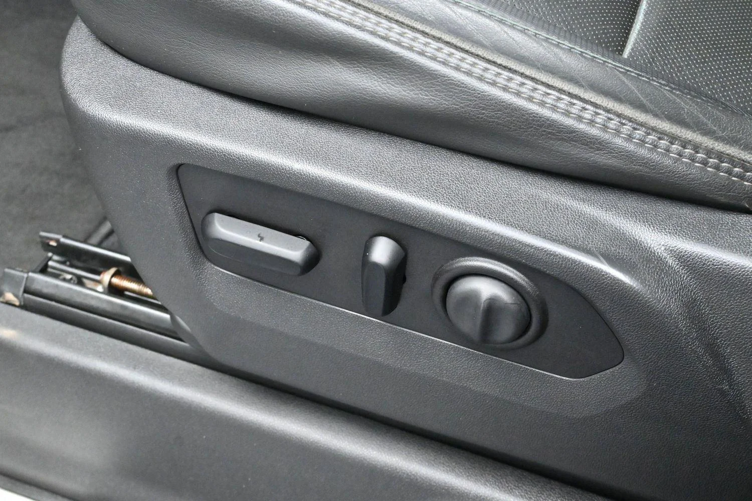 Used 2020 Silver Ice Metallic Chevrolet High Country image 14
