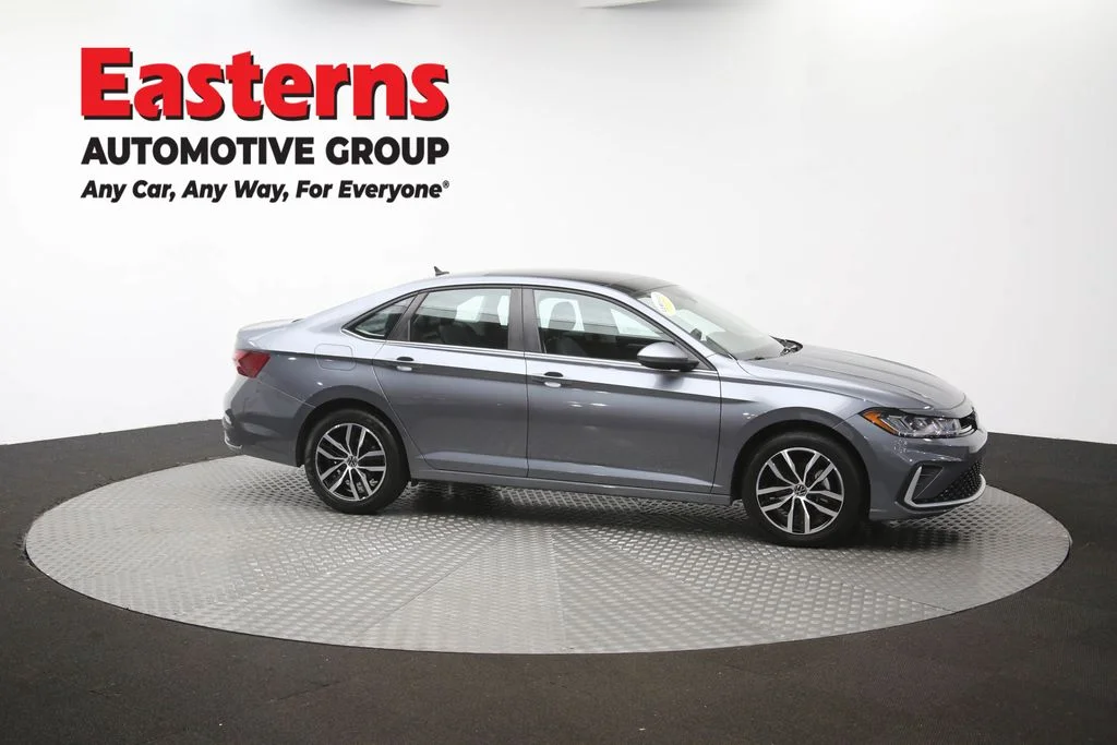 Used 2025 Gray Volkswagen 1.5T SE image 45