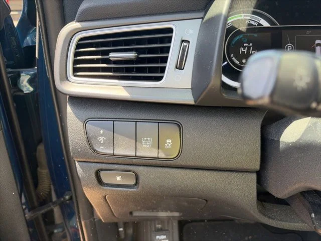 Used 2018 Blue Kia LX image 11