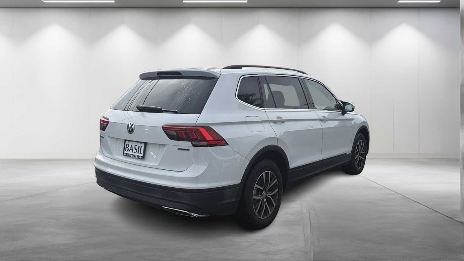 Used 2019 Pure White Volkswagen SE image 7