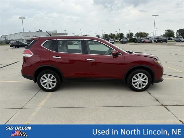 Used 2015 Cayenne Red Nissan S image 3