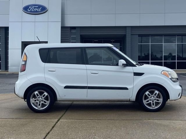 Used 2010 White Kia Plus image 2
