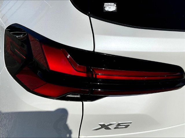 Used 2026 White BMW sDrive40i image 26
